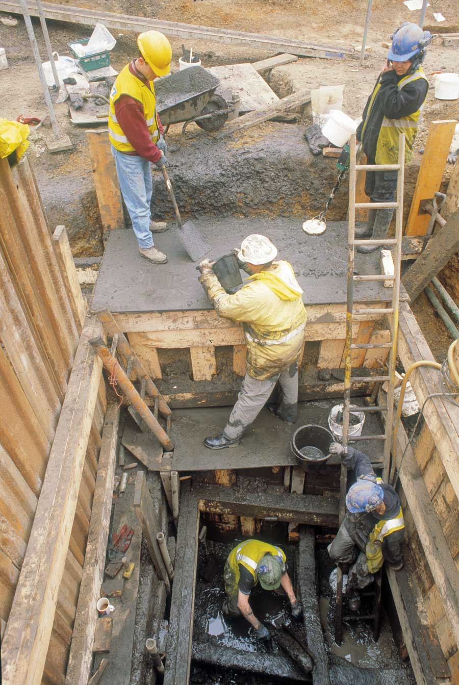 Excavation in progress of the early west well at 20-30 Gresham Street: with (from top to bottom): Satsuki Harris (on metal detector), Rosie Joynson, Katherine Quinteros (Q), and Ian Blair 