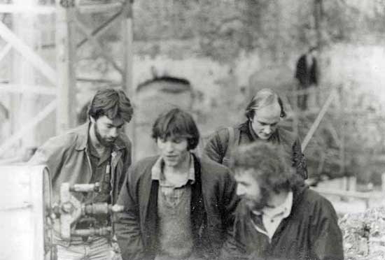 John Maloney giving Pete Rowsome, Dom Perring, and Peter Cardiff a tour of the Crosswall site in 1979 (photo by Jon Price)
